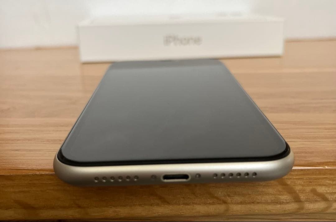 iPhone 11 128GB ホワイト SIMフリー 美品 バッテリー交換済