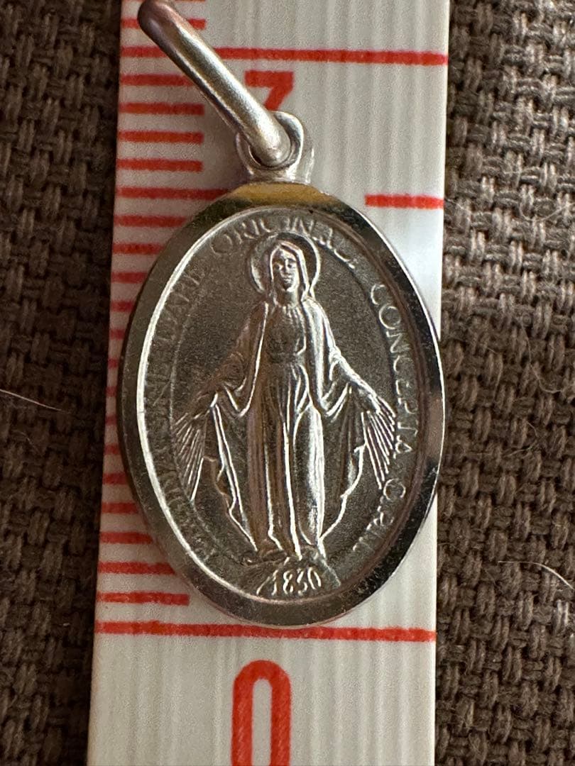 【美品】ウノアエレ 聖母マリアメダイ ボールチェーンネックレス 18金WG