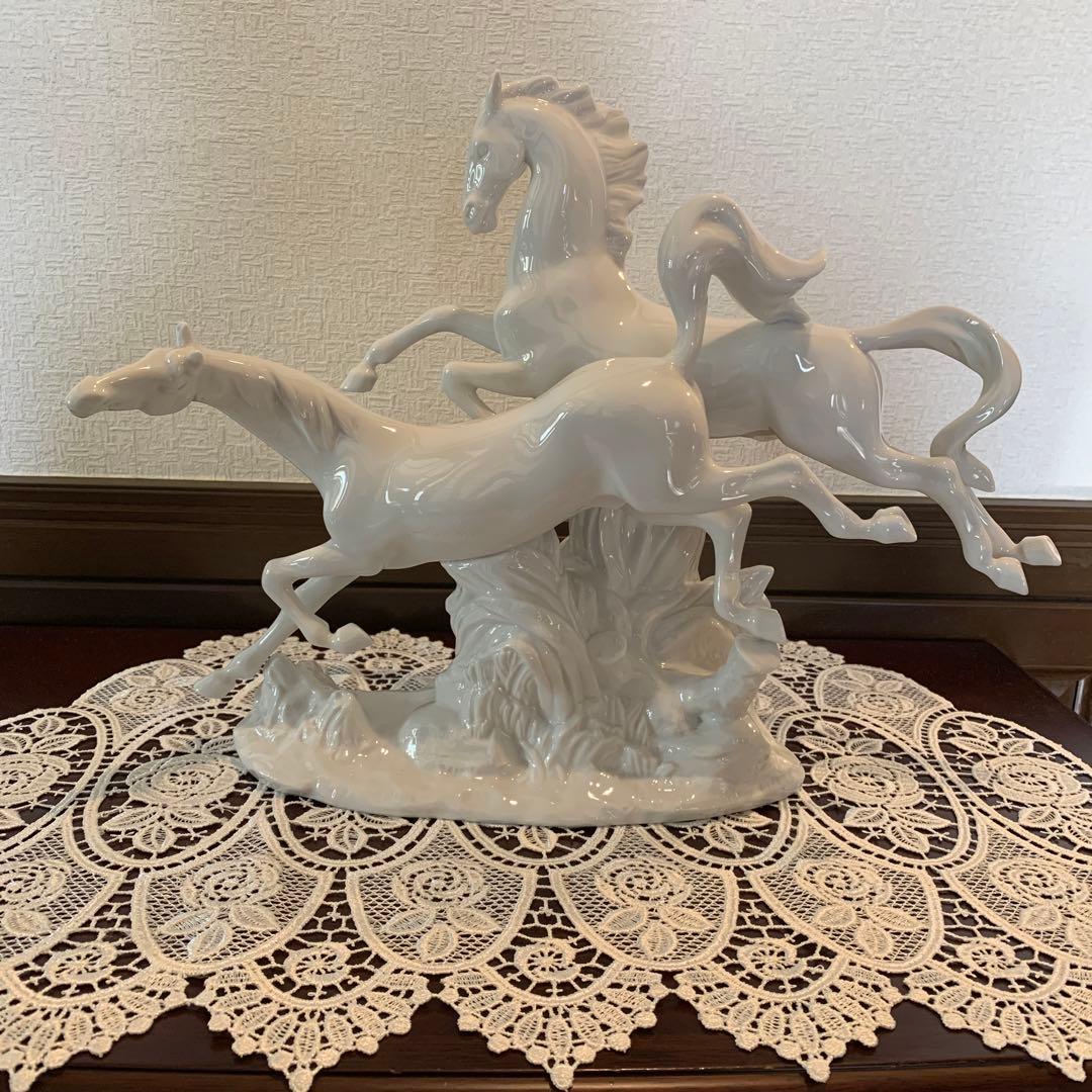 リヤドロ　　駆ける馬