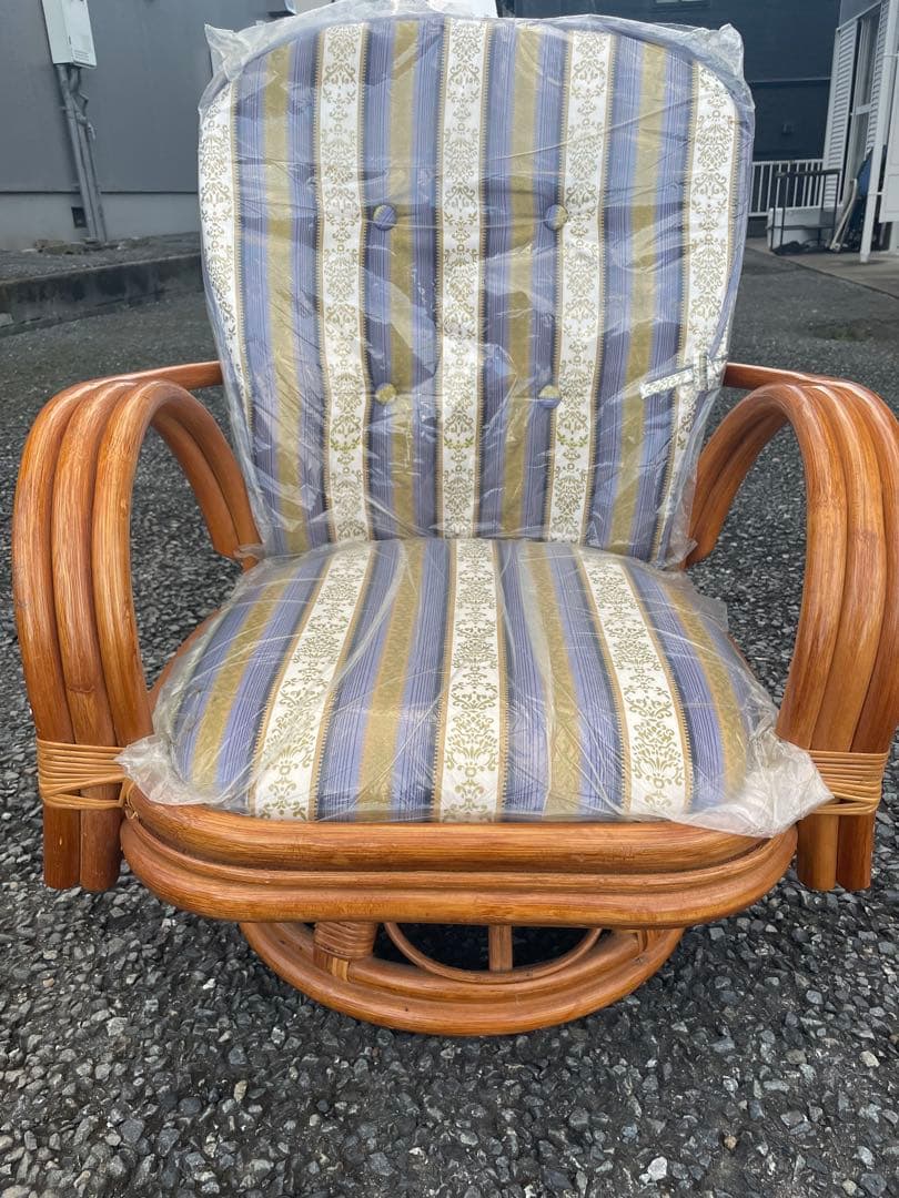 新品　光製作所 籐 ラタン 回転椅子 回転式座椅子 肘掛け ラタンチェア