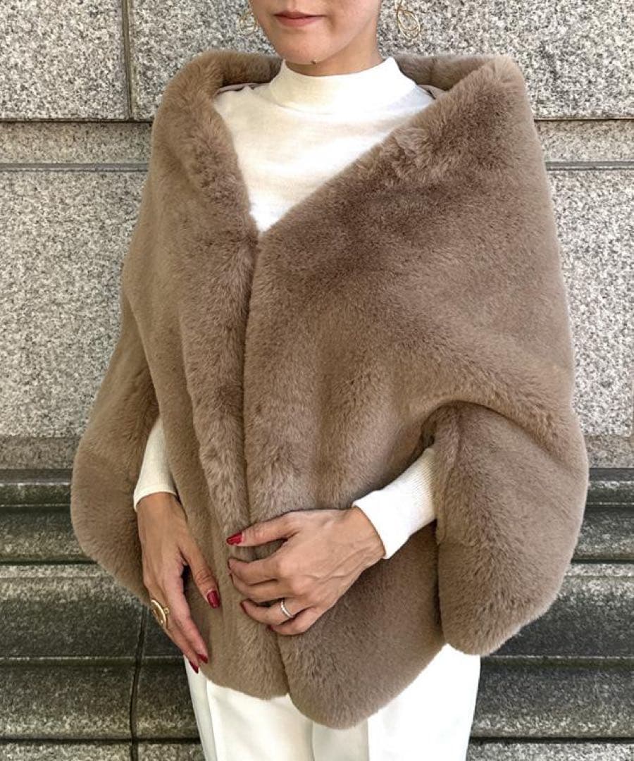 【新品今期タグ付き】JENNE リッチボリューム ファーケープ