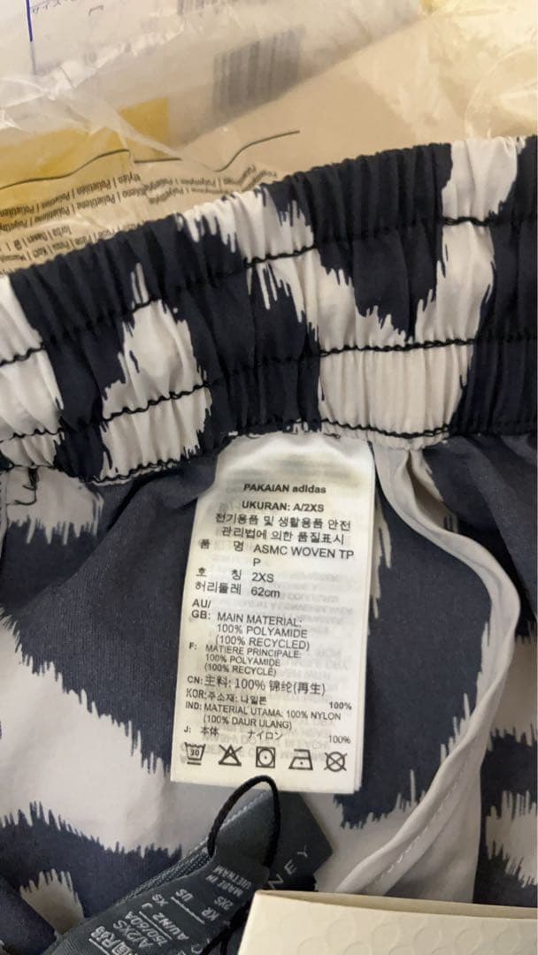 【新品未使用】ADIDASウーブンプリントトラックパンツ XS（US：2XS）