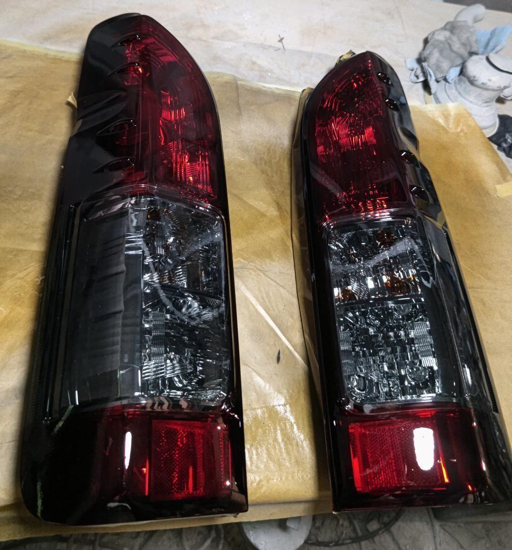 ハイエース200系納車外し純正テールベースグラデーションスモーク塗装キャンディ