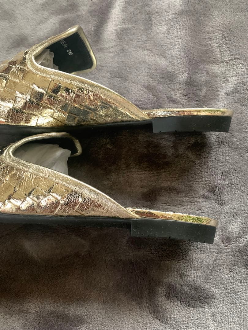 新品staccatoメタリック編み込みミュール