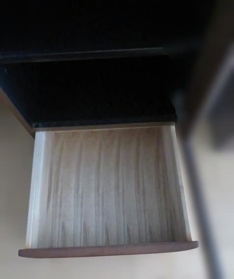 食器棚（左）カキウチ家具工業