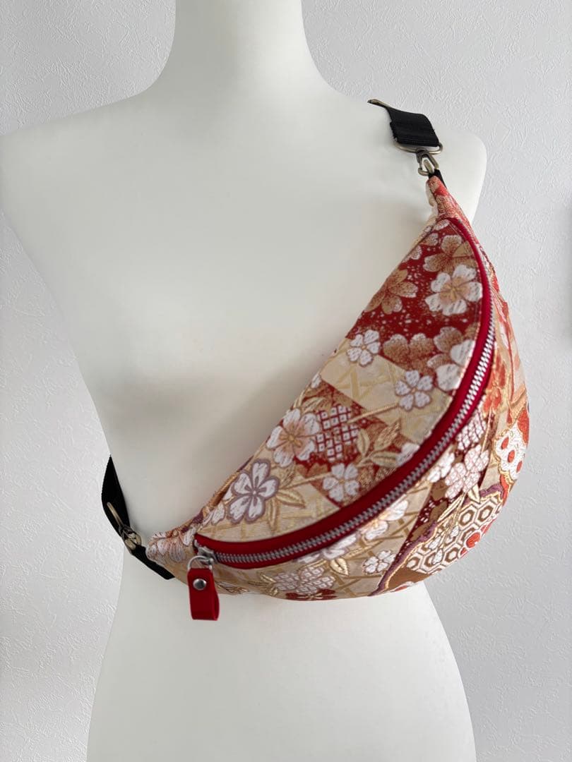 帯リメイク クロスボディバッグ｜華やかな花柄｜和モダンボディバッグ｜一点物