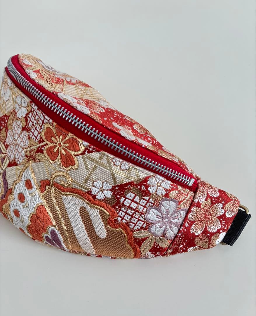 帯リメイク クロスボディバッグ｜華やかな花柄｜和モダンボディバッグ｜一点物