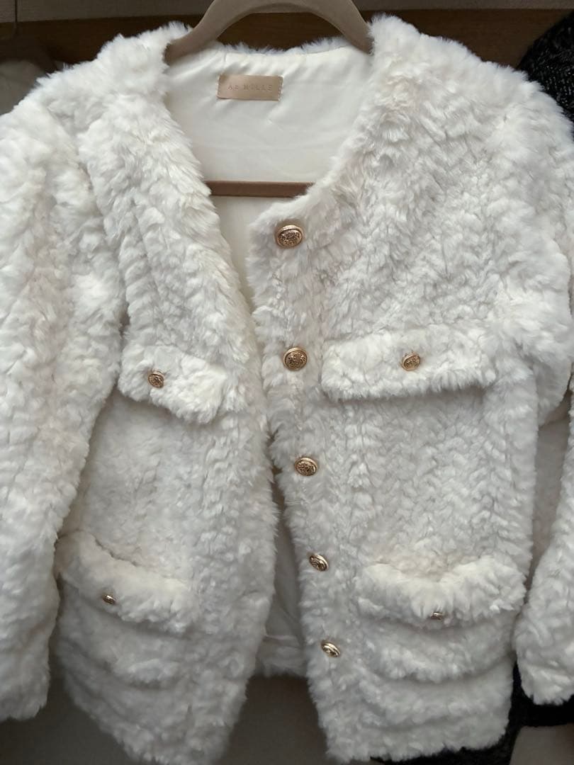 アンミール ゴールドボタンファーコート