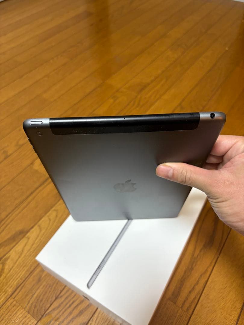 Apple Ipad 第8世代 SIM フリー、バテッリー容量94%