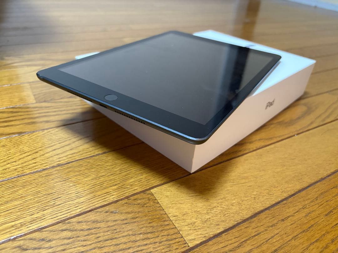 Apple Ipad 第8世代 SIM フリー、バテッリー容量94%