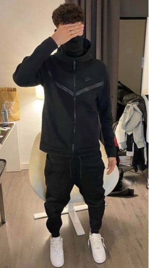 NIKEテックフリース黒上