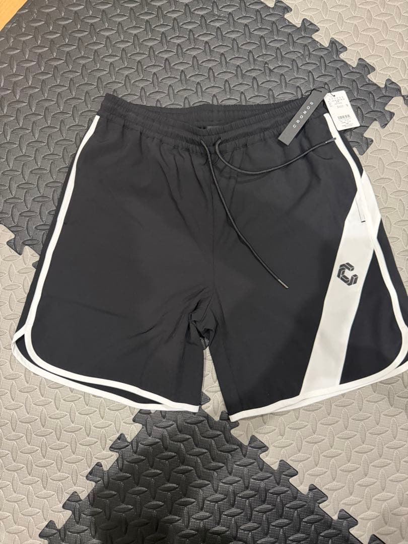 CRONOS ブラックショートパンツ M新品タグ付き