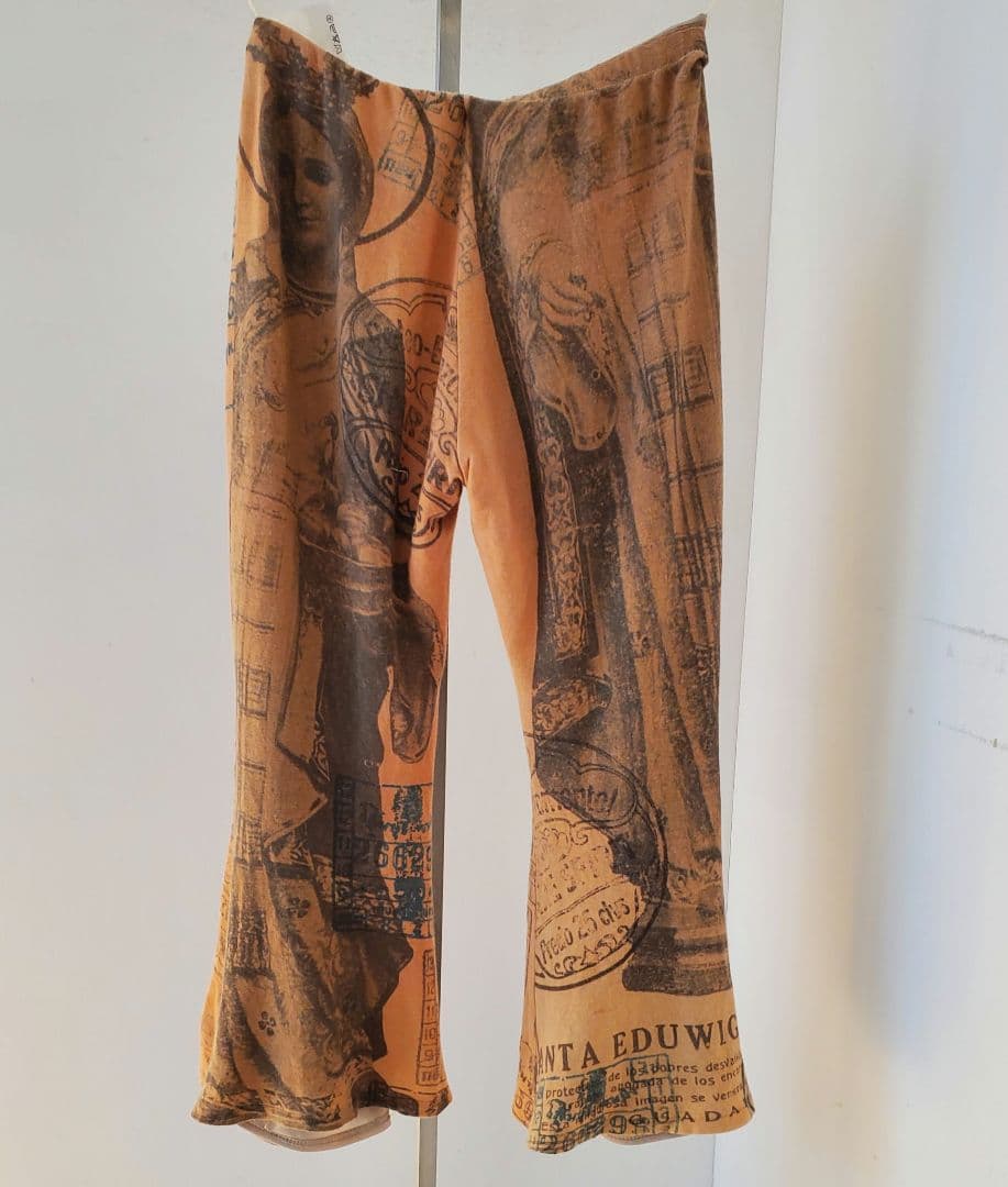 share spirit 印刷デザイン ベージュショート丈 フレアパンツ