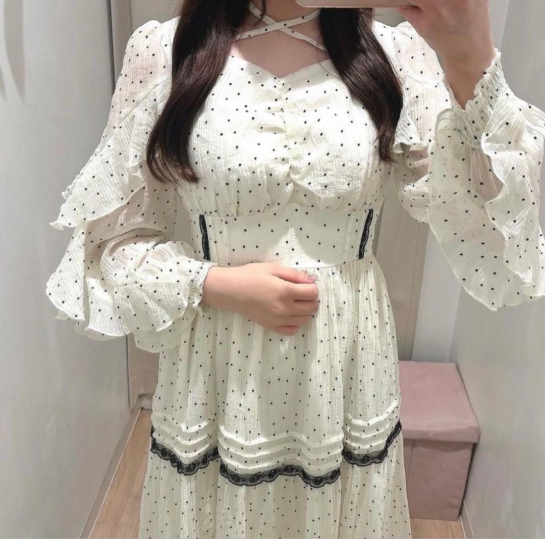 アンミール　ダブルタックフレアドットワンピース　オフホワイト