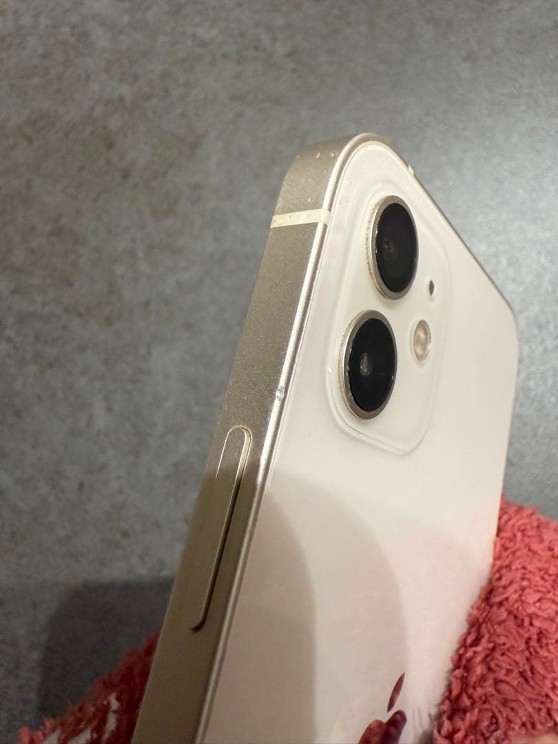 Apple iPhone 12 ホワイト 本体　ケース付き