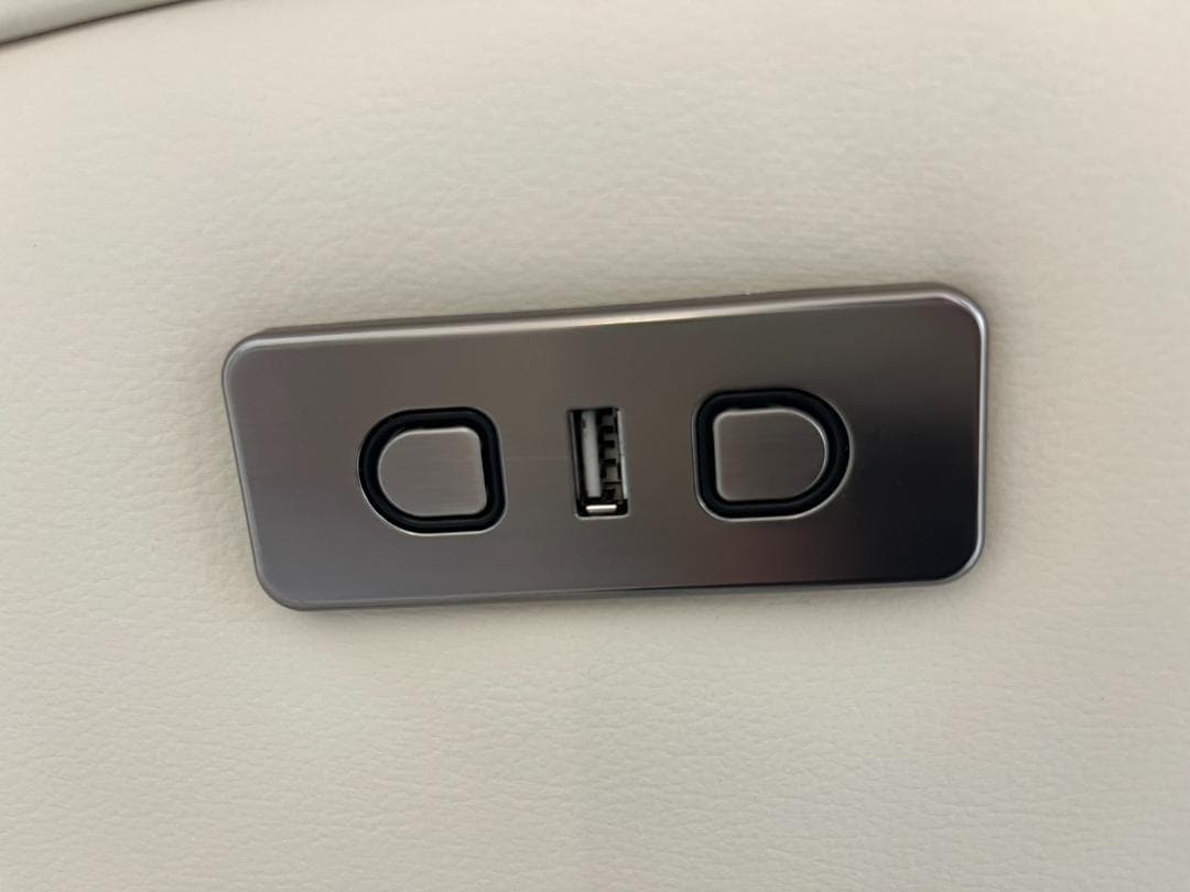 電動リクライニング ホワイトソファ