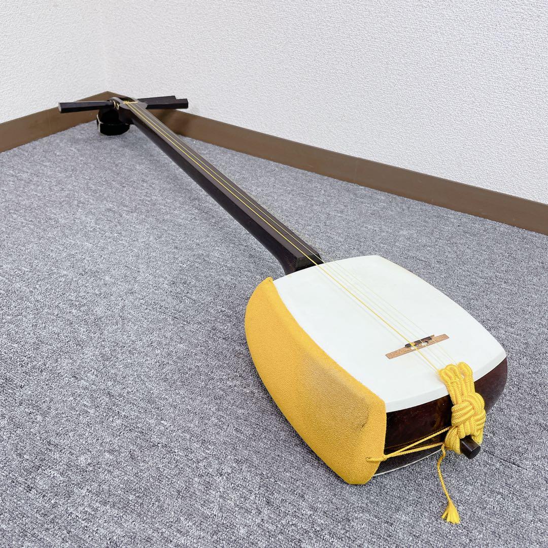 三味線 太棹 トチあり紅木 綾杉彫り胴 二本溝 金細 犬皮 和楽器