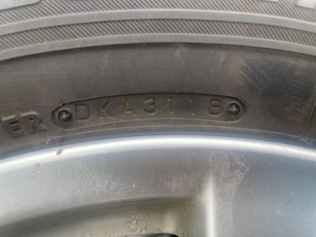 送料込み　ブリザックVRX 215/60r17. トヨタ純正