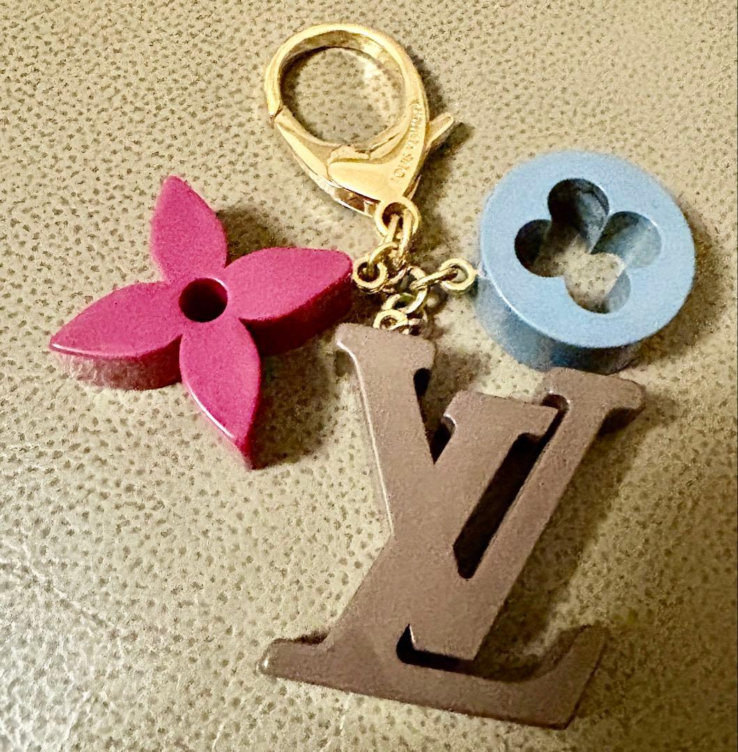 レア品　お値下げ　Louis Vuitton ロゴチャーム