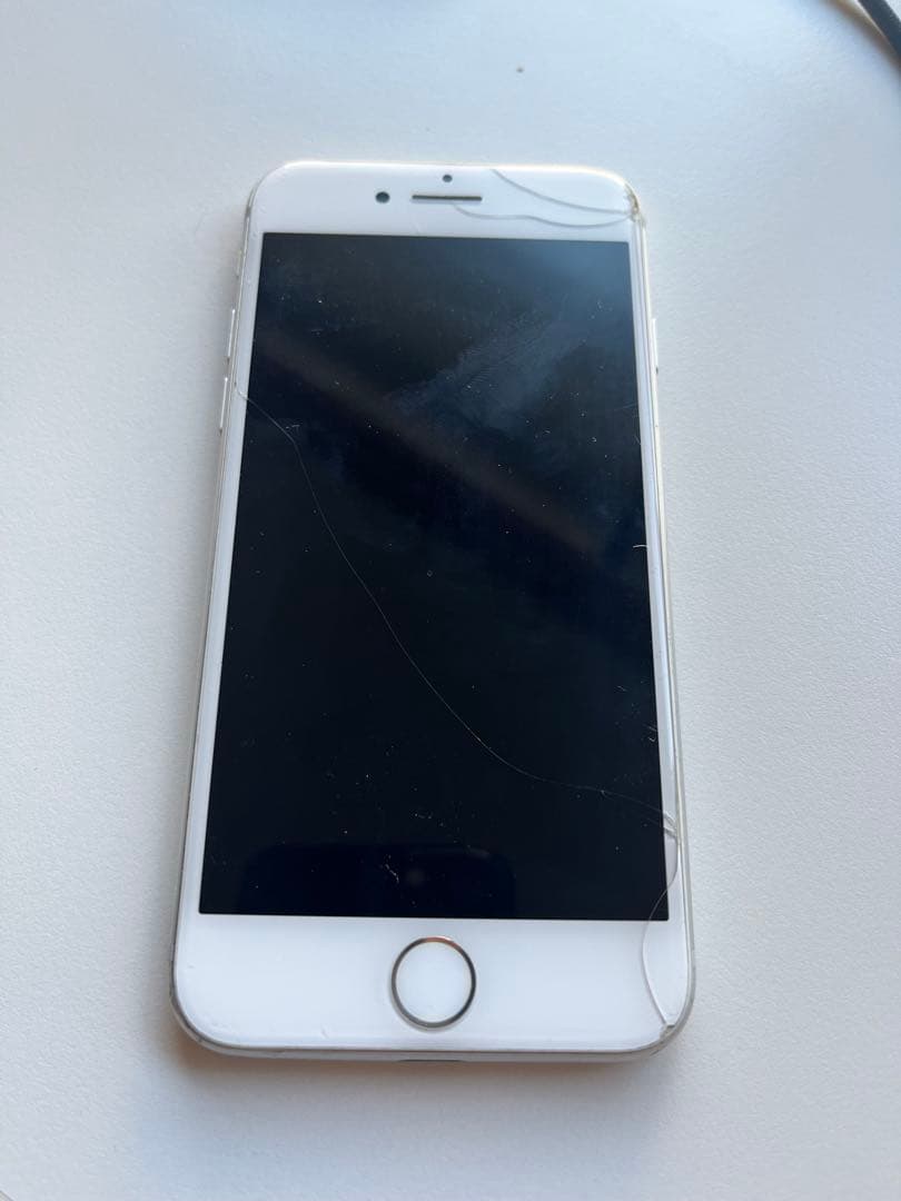 iPhone8 ホワイト 本体128G画面ひびあり