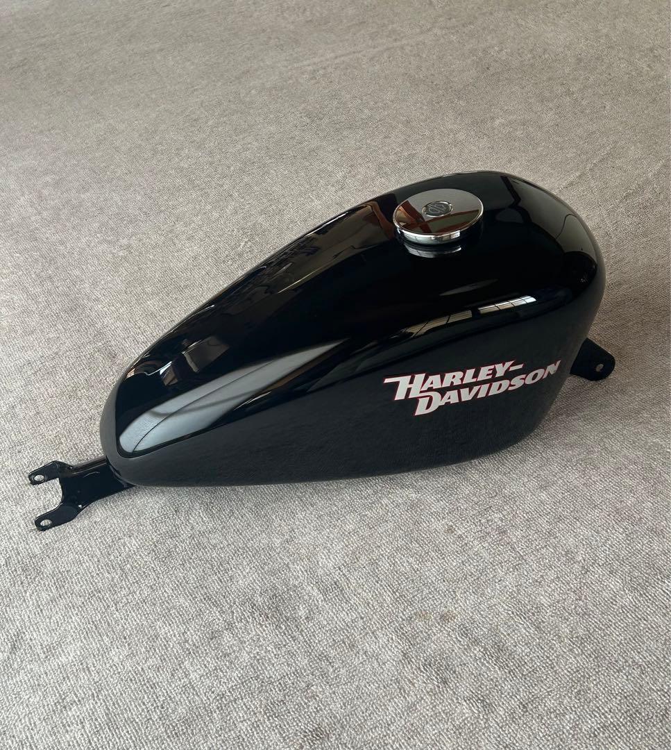 スポーツスターXL883純正タンク ブラック インジェクション用 キャップ付き