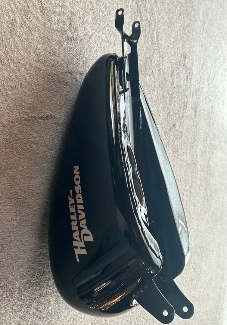 スポーツスターXL883純正タンク ブラック インジェクション用 キャップ付き