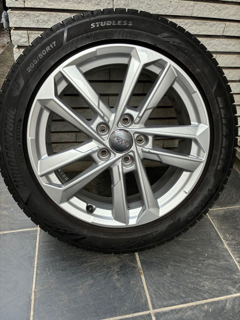 アウディA3純正17インチホイール 23年製ブリザックVRX3スタッドレス計4本