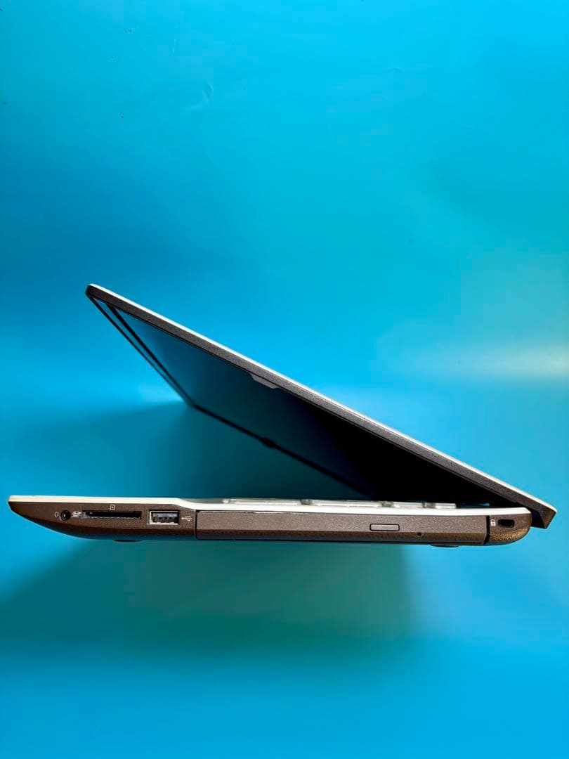 富士通 LIFEBOOK AH55/E3 i7 1165G7 32GB 2TB