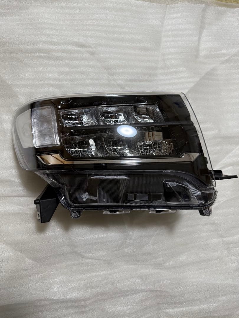 タントファンクロス　LEDヘッドライト右