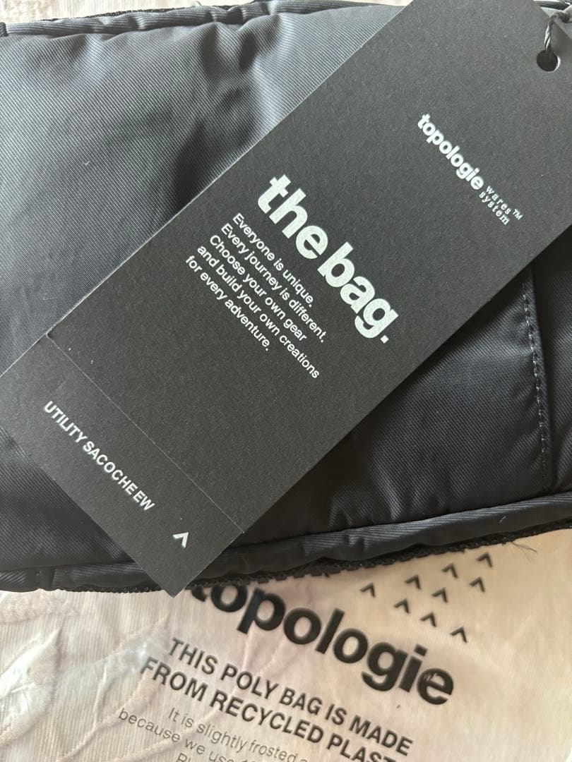 【タグ付き新品】topologie ブラック サコッシュ　ストラップ付年末価額‼️