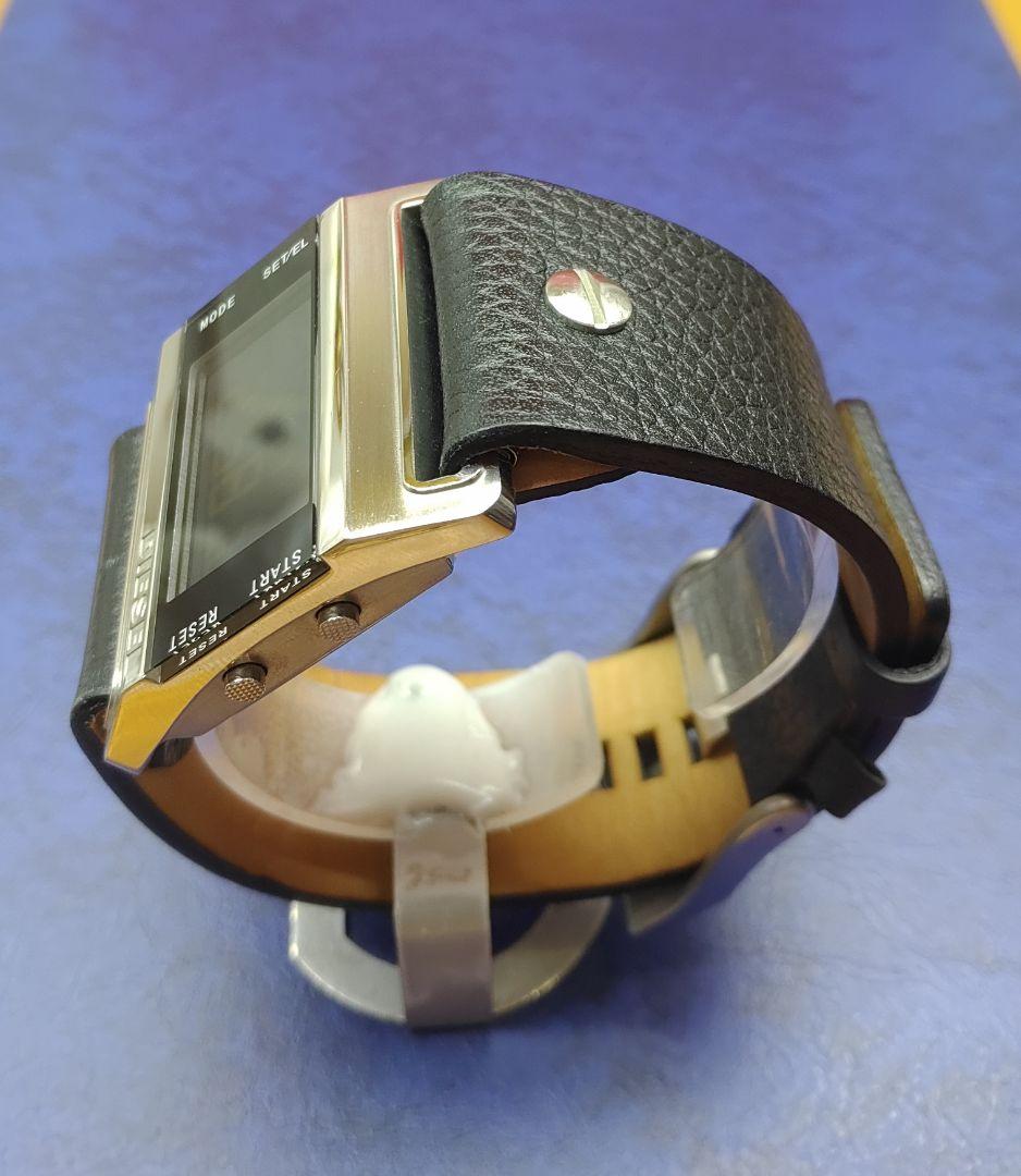 ■DIESEL　時計　稼働品　美品DZ−7081　デジタル　新品電池★