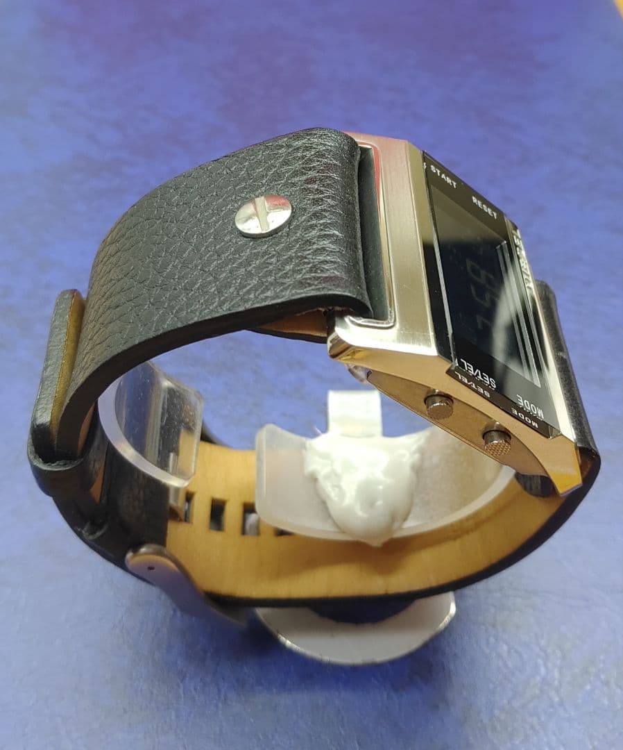 ■DIESEL　時計　稼働品　美品DZ−7081　デジタル　新品電池★