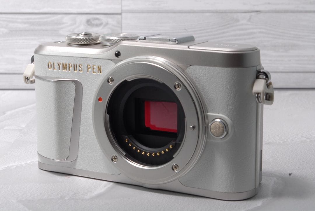 Lucyさま　オリンパス　PEN E-PL9 14-42mm EZ