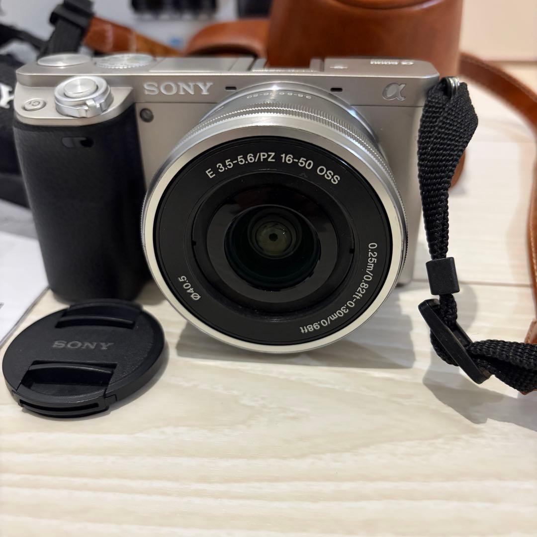 【比較的美品】SONY α6000 ミラーレスカメラ ズームレンズ付き