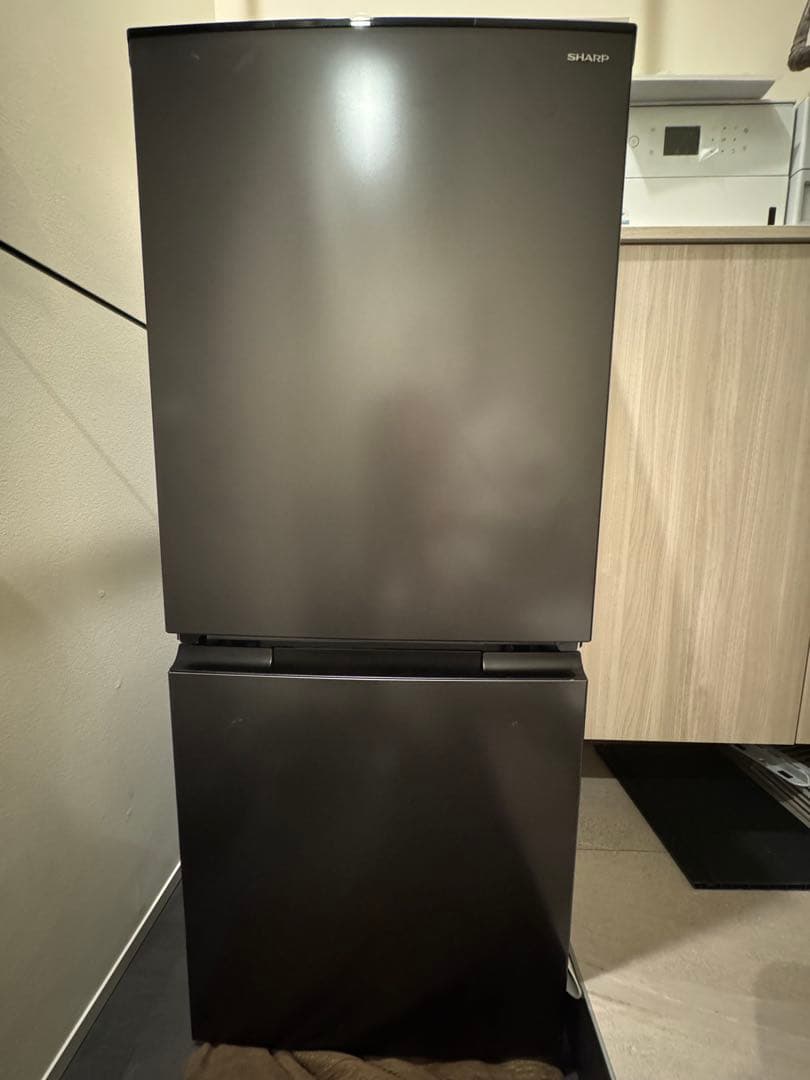 シャープ　SHARP 冷凍冷蔵庫　　　SJ-D15P-H 黒色　152L