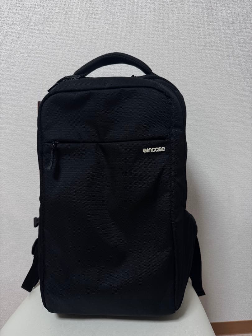 Incase ブラックバックパックICON