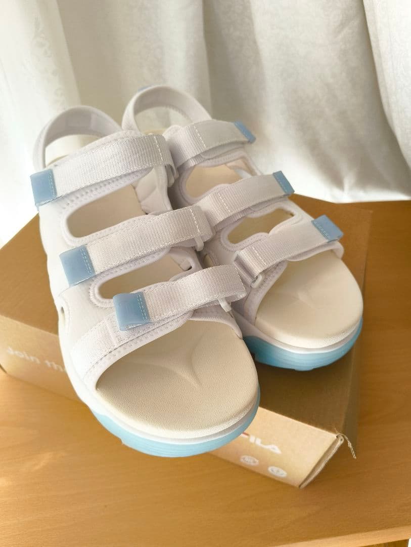 １回のみ　27cm　ディスラプター　FILA スポーツサンダル ホワイト/ブルー