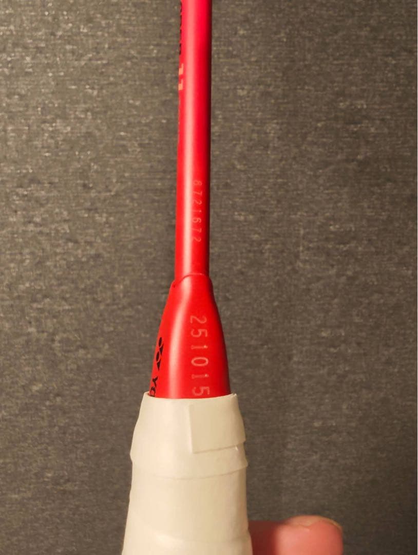 ヨネックス アークセイバー11 ツアー 4UG5、 ストリングはVBS66N。