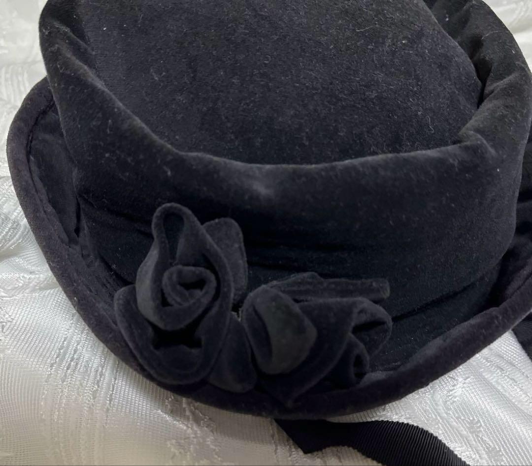 メタモルフォーゼ　別珍薔薇コサージュ付き帽子　ブラック