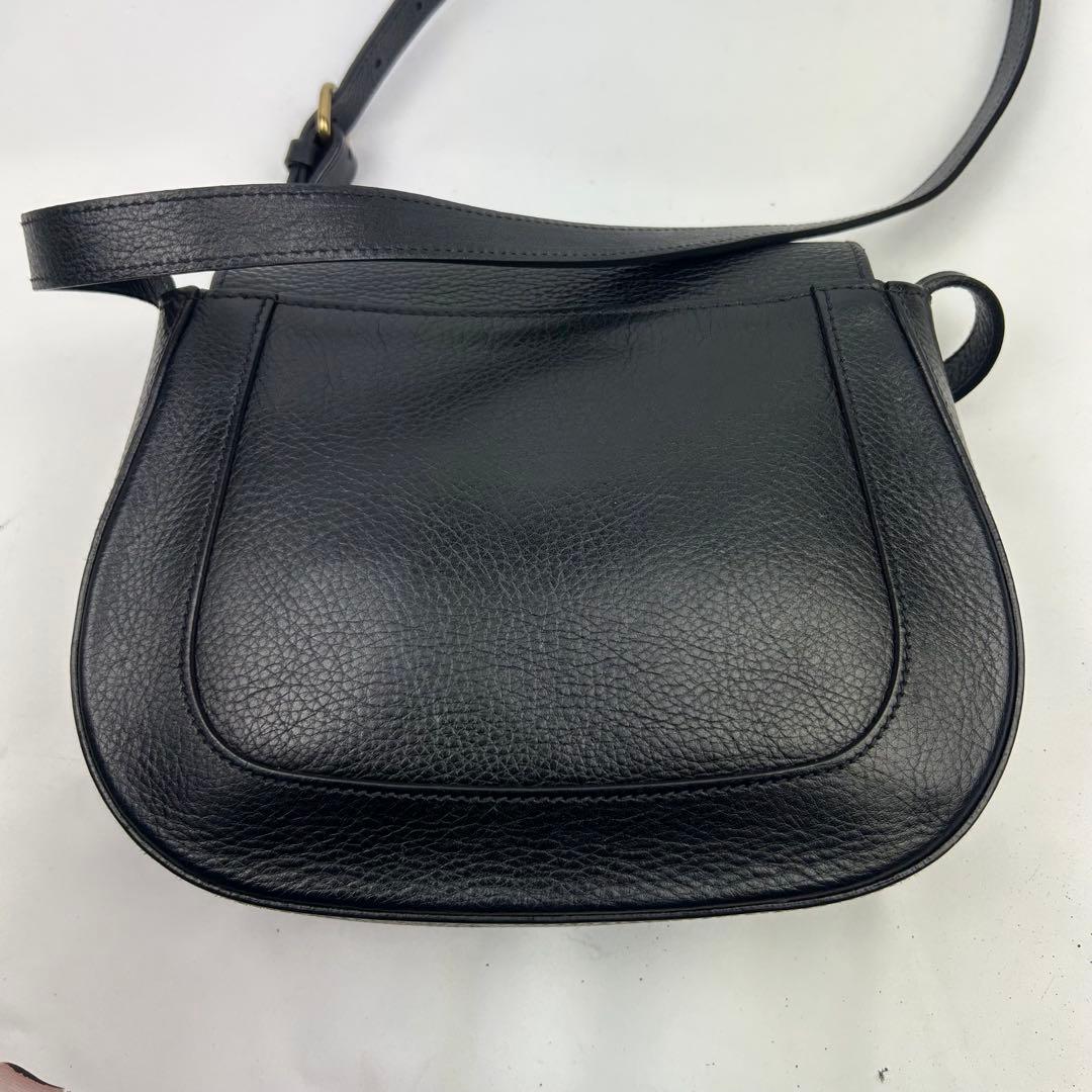 【美品】イルビゾンテ　ショルダーバッグ　レザー　フラップ　ロゴ型押し　現行タグ