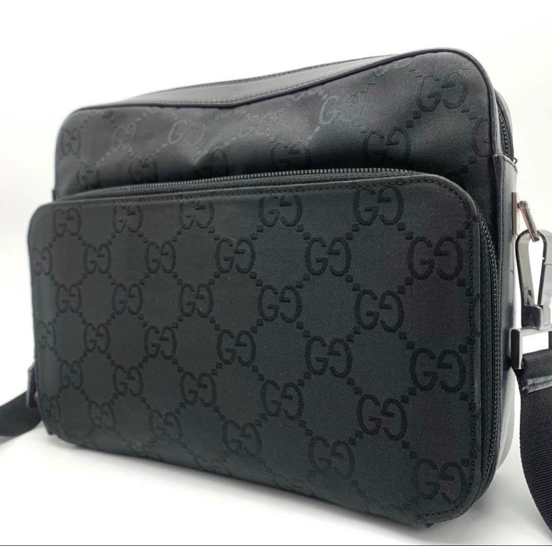 GUCCI ブラックショルダーバッグ GGパターン
