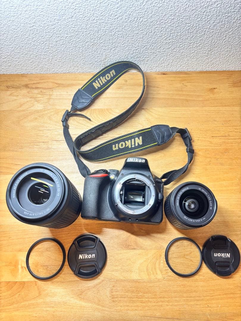 Nikon D5600 ダブルズームキット（中古）バッテリー4つ付 レンズ保護付