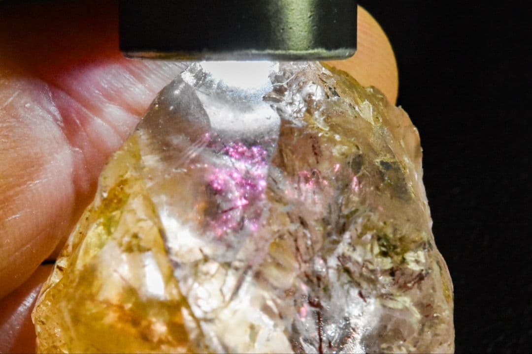 ブラジル エスピリトサント産 オリジナルピンクファイヤークォーツ原石03