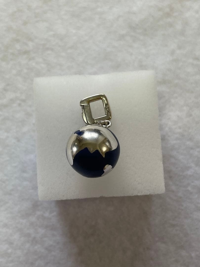 LOUIS VUITTON K18ホワイトゴールドグローブチャーム