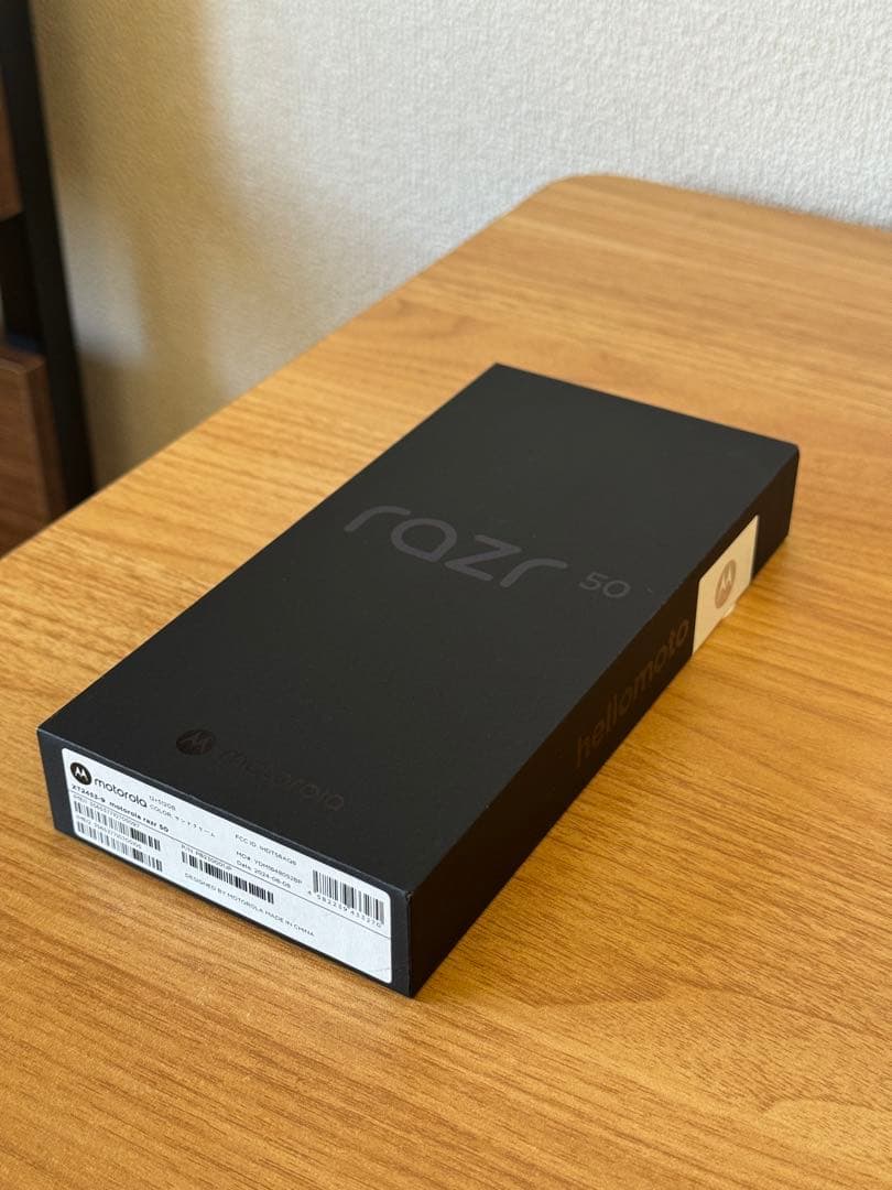 Motorola razr 50 512GB サンドクリーム ケース付き