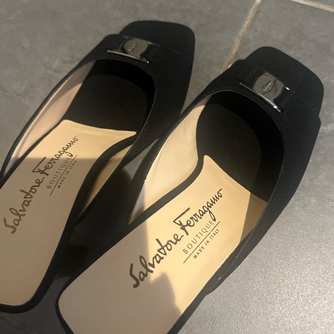 Salvatore Ferragamo ブラック ミュール 約5cmヒール 試着