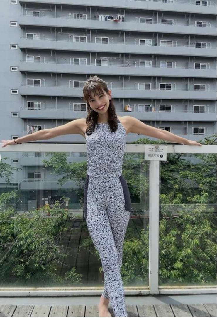 Mee　SUKAKA スポットペイントホルターネックブラ&レギンス