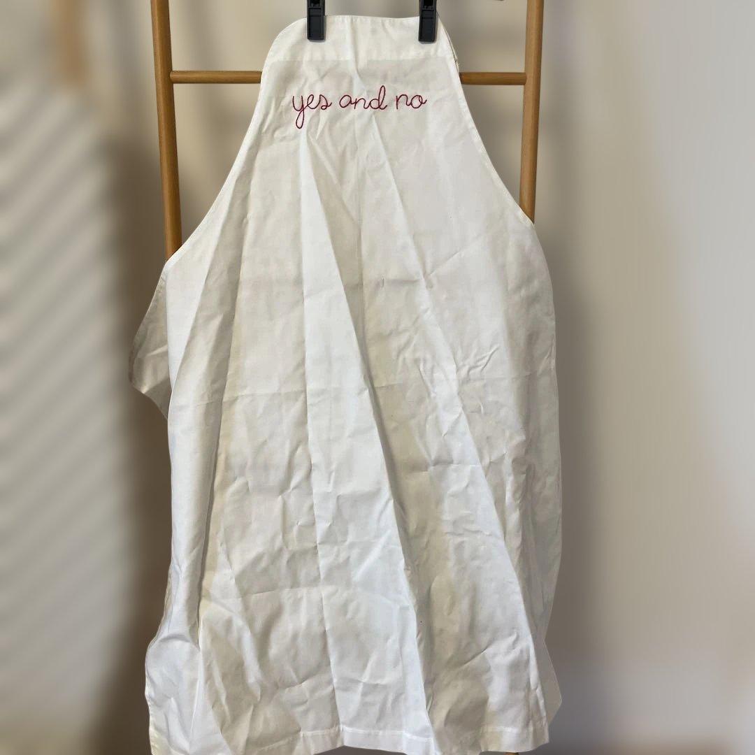 ノーレーズンサンドイッチ　エプロン　平野紗希子