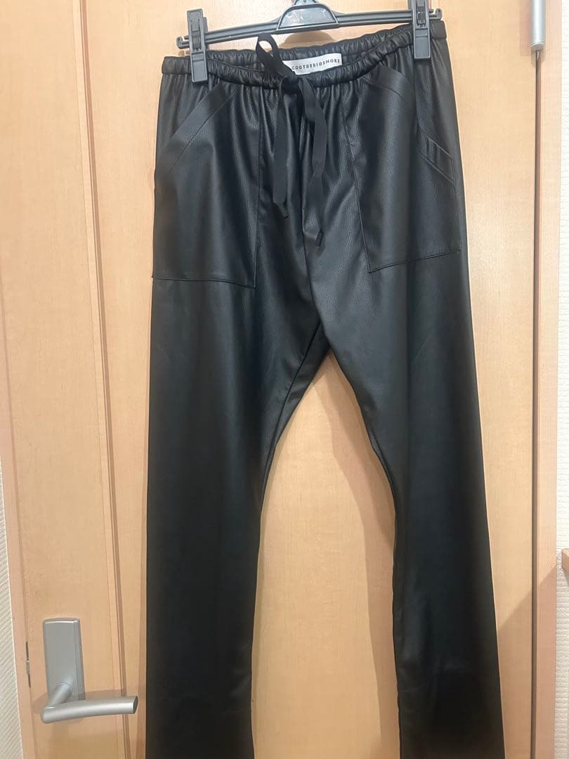 たみコグザビッグスモーク　フェイクレザーパンツ