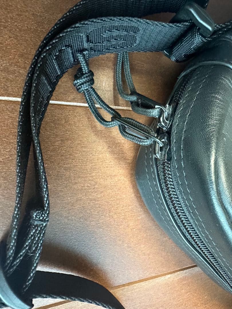 マ*君様 Supreme ブラック ショルダーバッグ